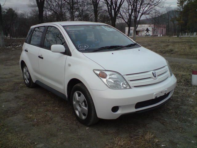 2003 Toyota ist