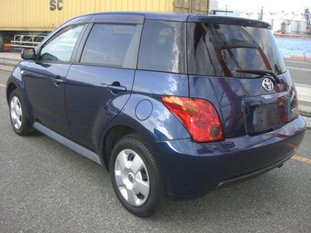2003 Toyota ist