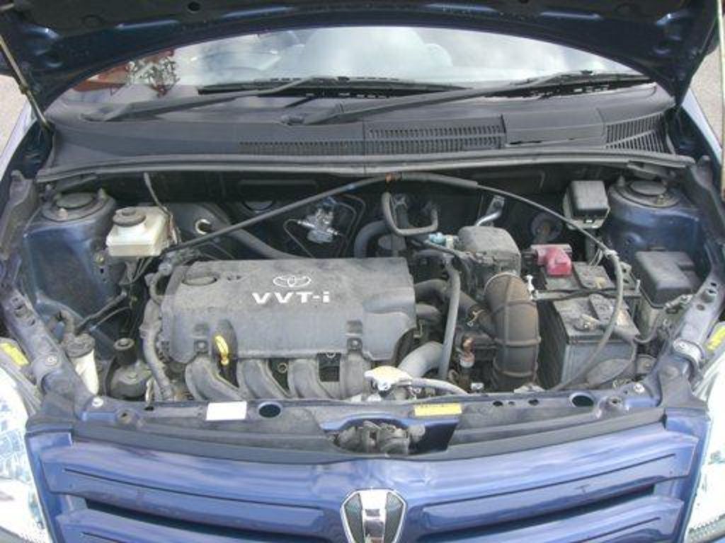 2003 Toyota ist