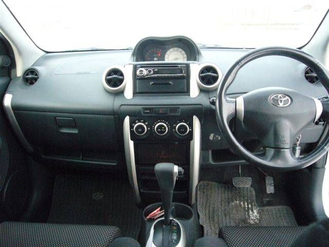 2003 Toyota ist