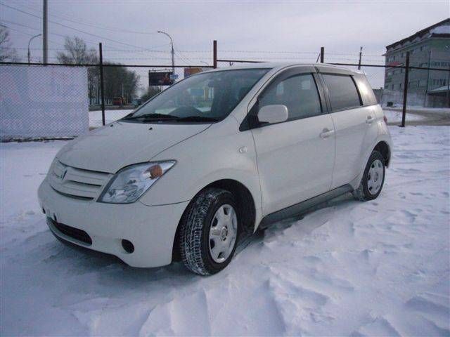 2003 Toyota ist