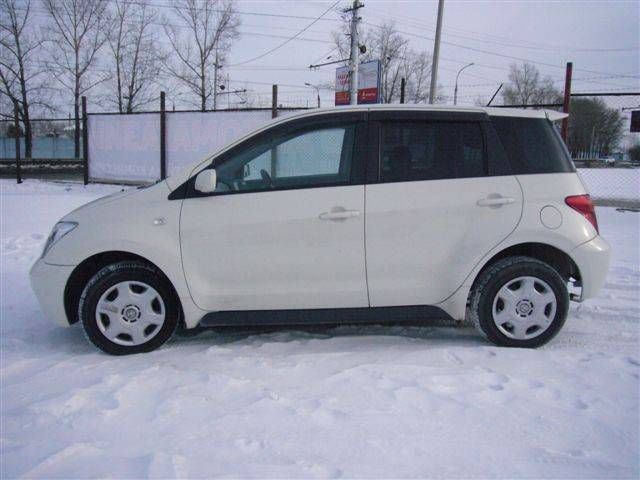 2003 Toyota ist