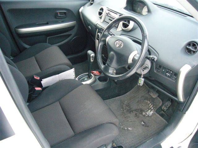 2003 Toyota ist