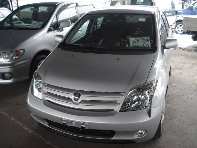 2003 Toyota ist