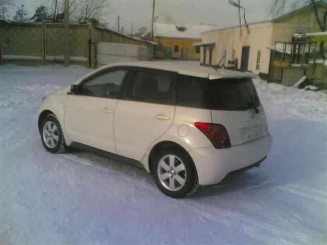 2003 Toyota ist
