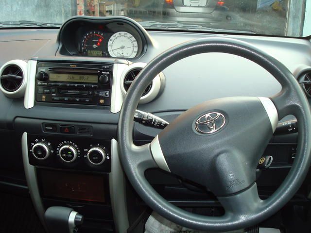 2003 Toyota ist