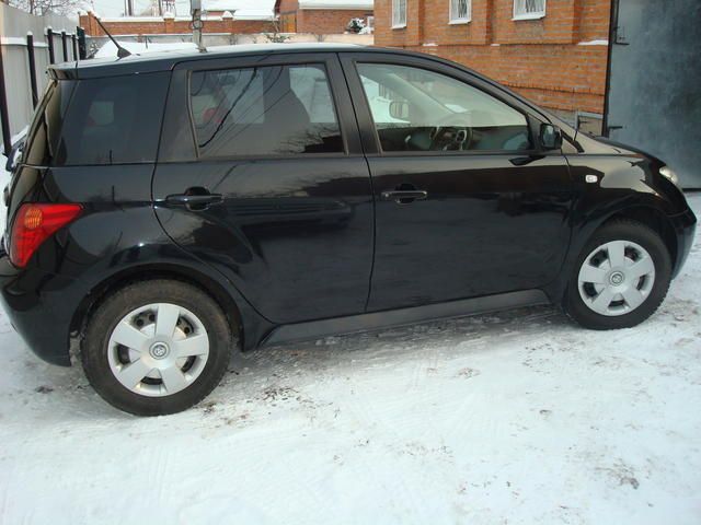 2003 Toyota ist