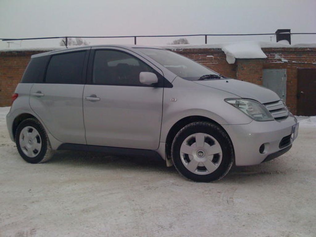 2003 Toyota ist