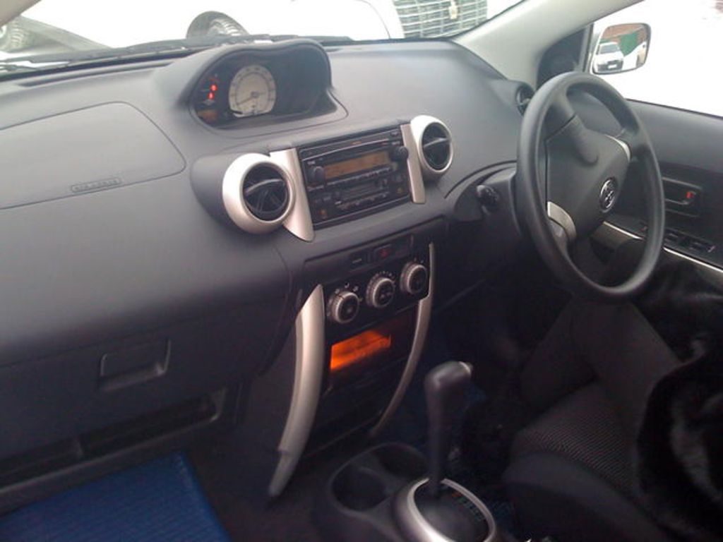 2003 Toyota ist