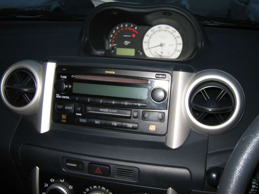 2003 Toyota ist