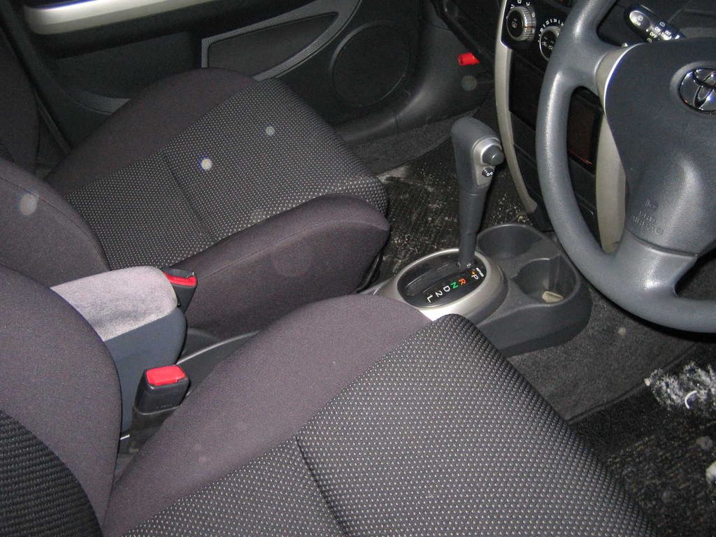 2003 Toyota ist