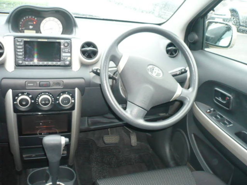 2003 Toyota ist
