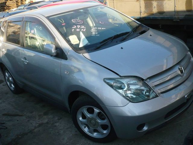 2003 Toyota ist