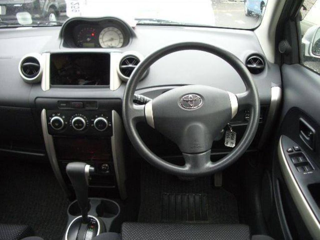 2003 Toyota ist