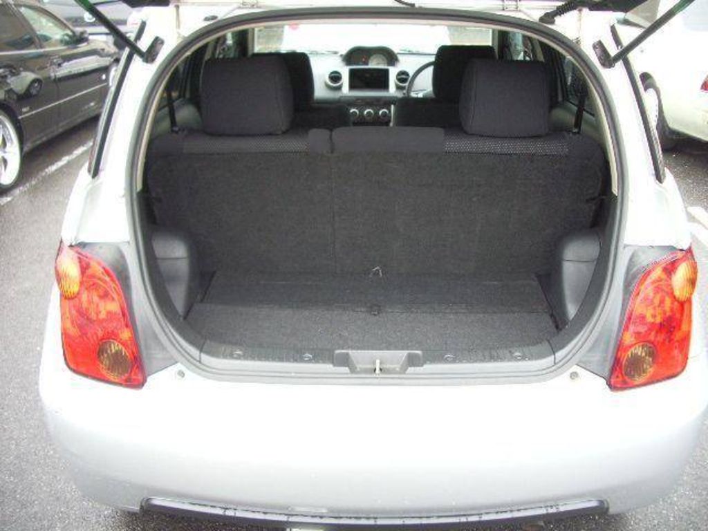 2003 Toyota ist
