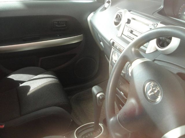 2003 Toyota ist