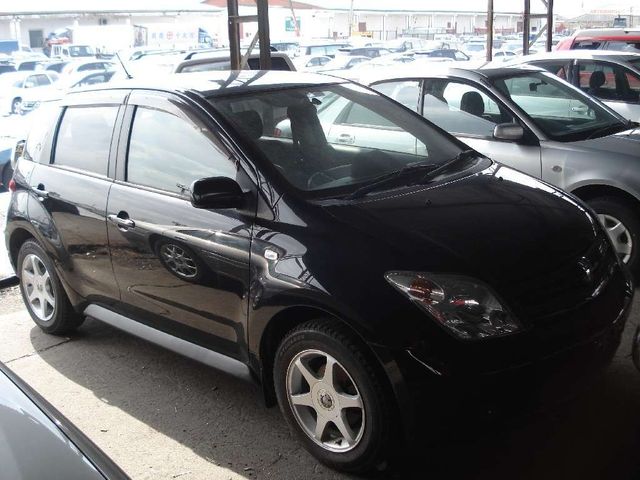 2003 Toyota ist