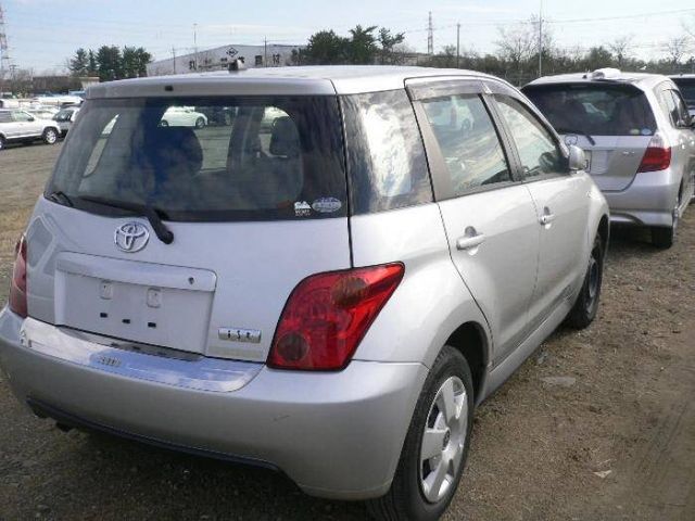 2003 Toyota ist