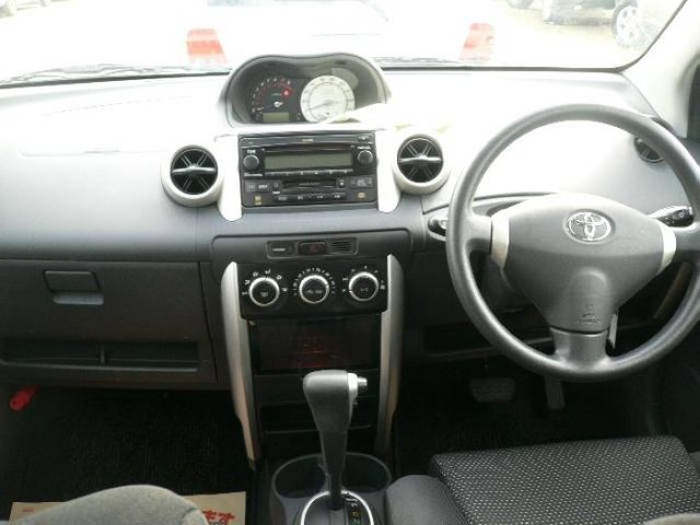 2003 Toyota ist