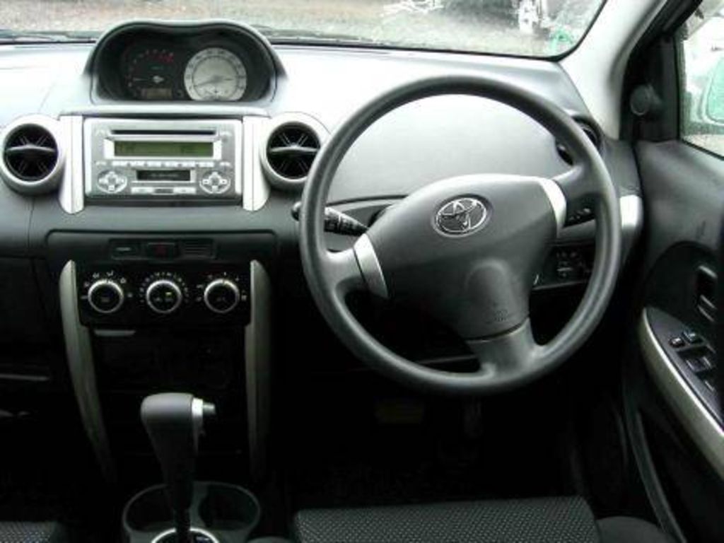 2003 Toyota ist