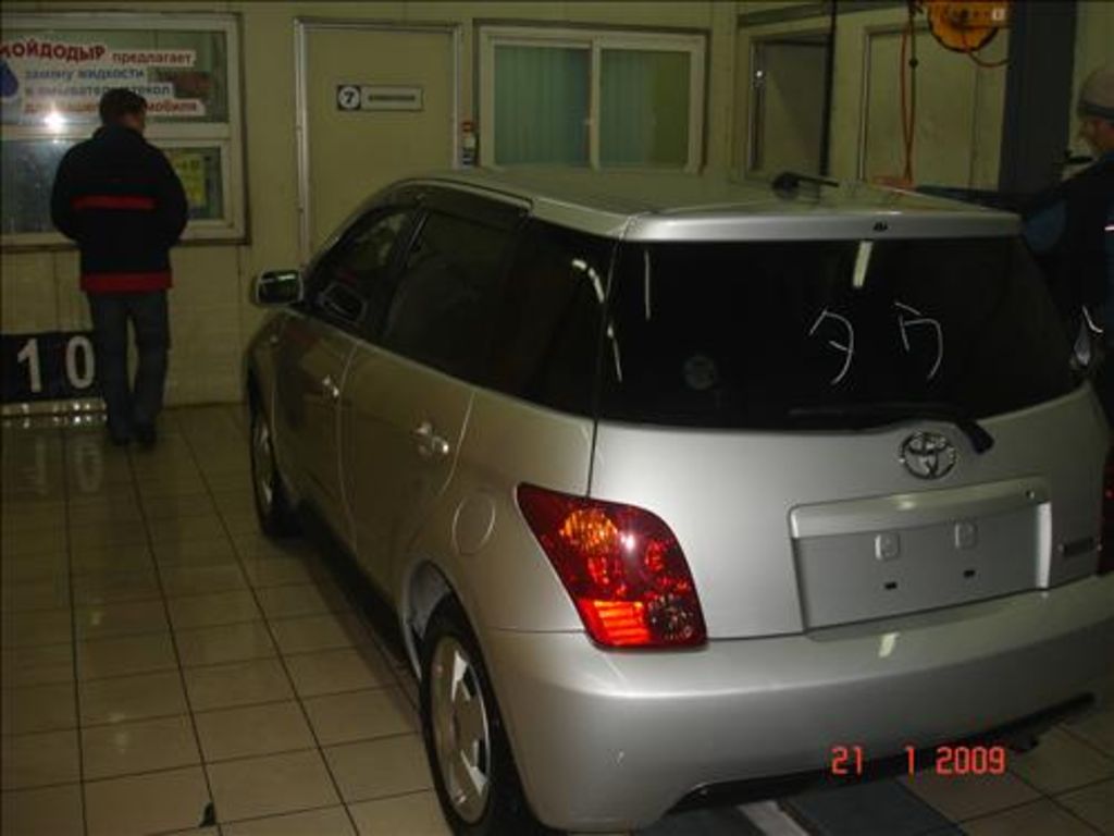 2003 Toyota ist