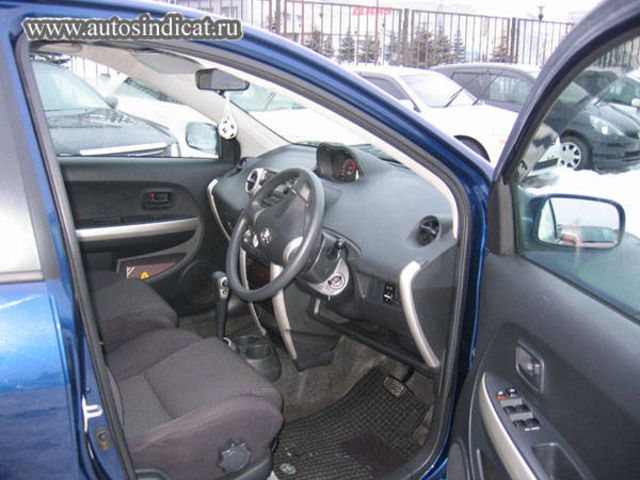 2003 Toyota ist