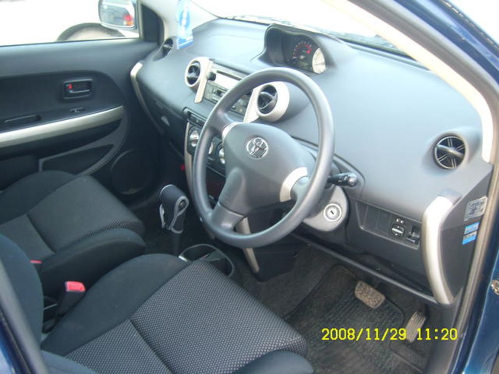 2003 Toyota ist