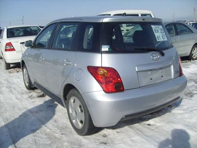 2003 Toyota ist