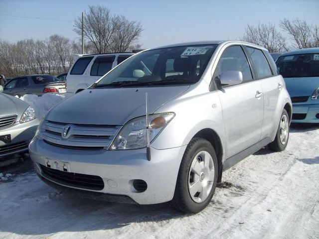 2003 Toyota ist