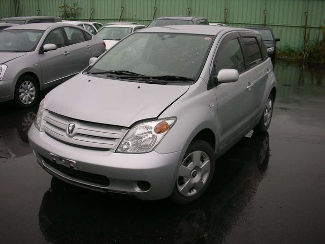 2003 Toyota ist