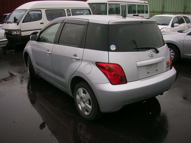 2003 Toyota ist