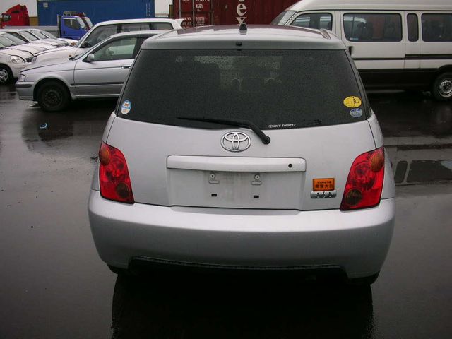 2003 Toyota ist