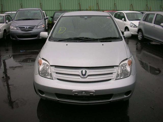 2003 Toyota ist