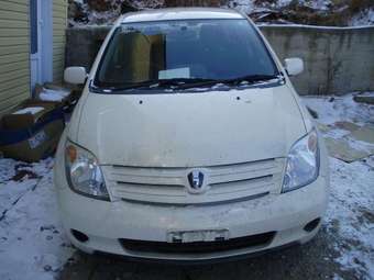 2003 Toyota ist