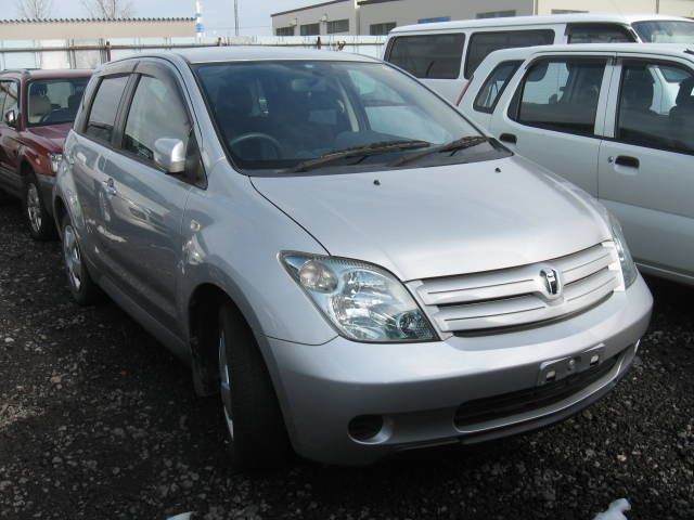 2003 Toyota ist