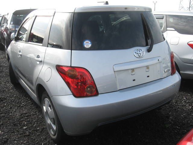 2003 Toyota ist
