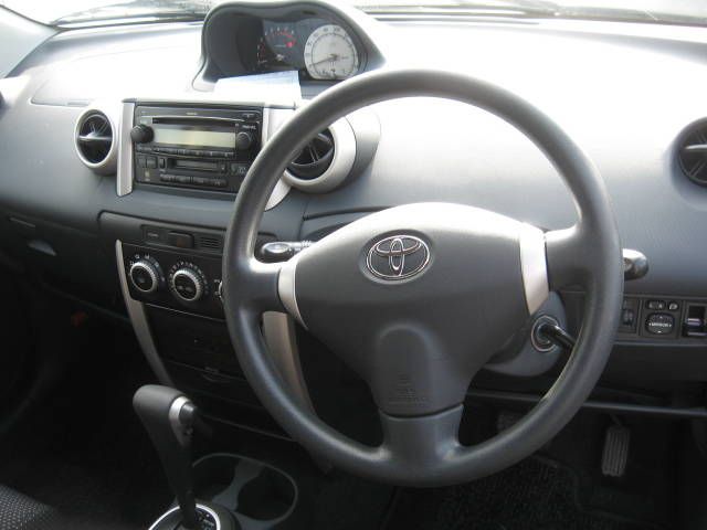 2003 Toyota ist