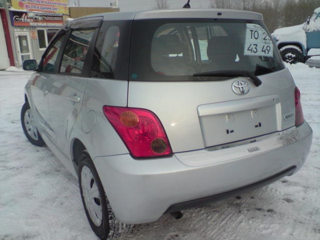 2003 Toyota ist