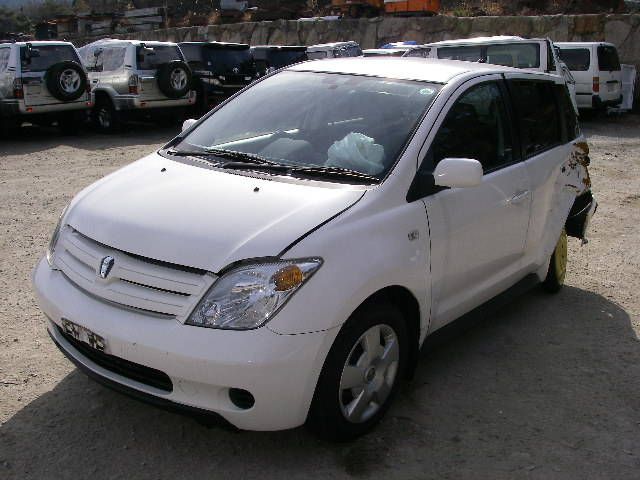 2003 Toyota ist