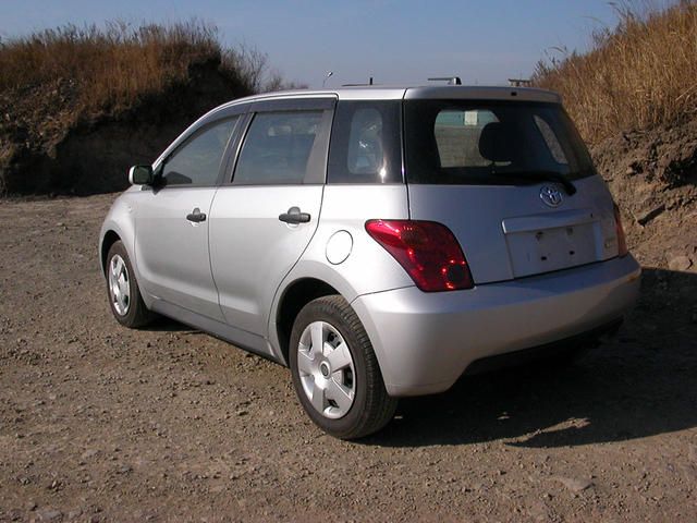 2003 Toyota ist
