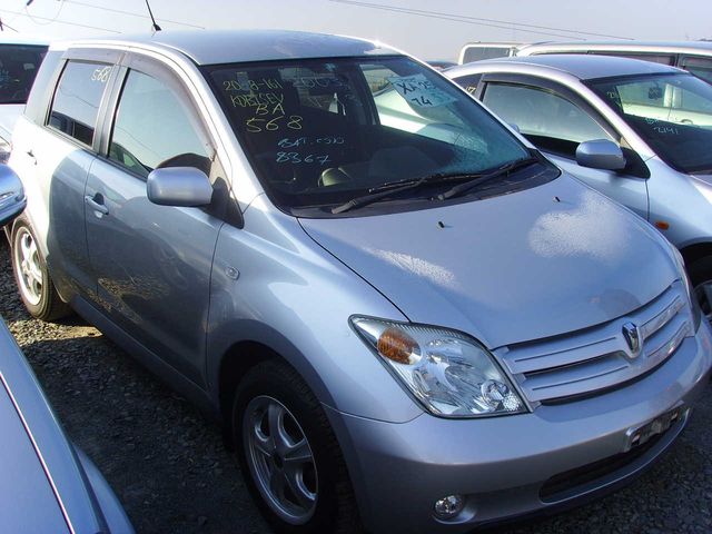 2003 Toyota ist