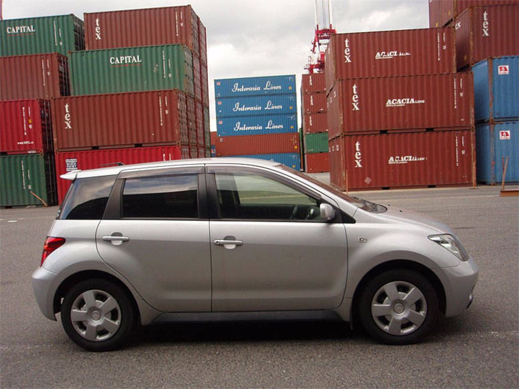 2003 Toyota ist