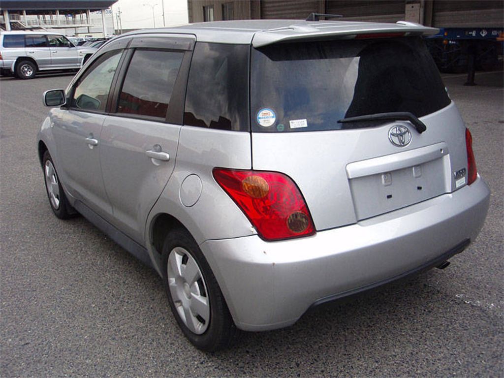 2003 Toyota ist