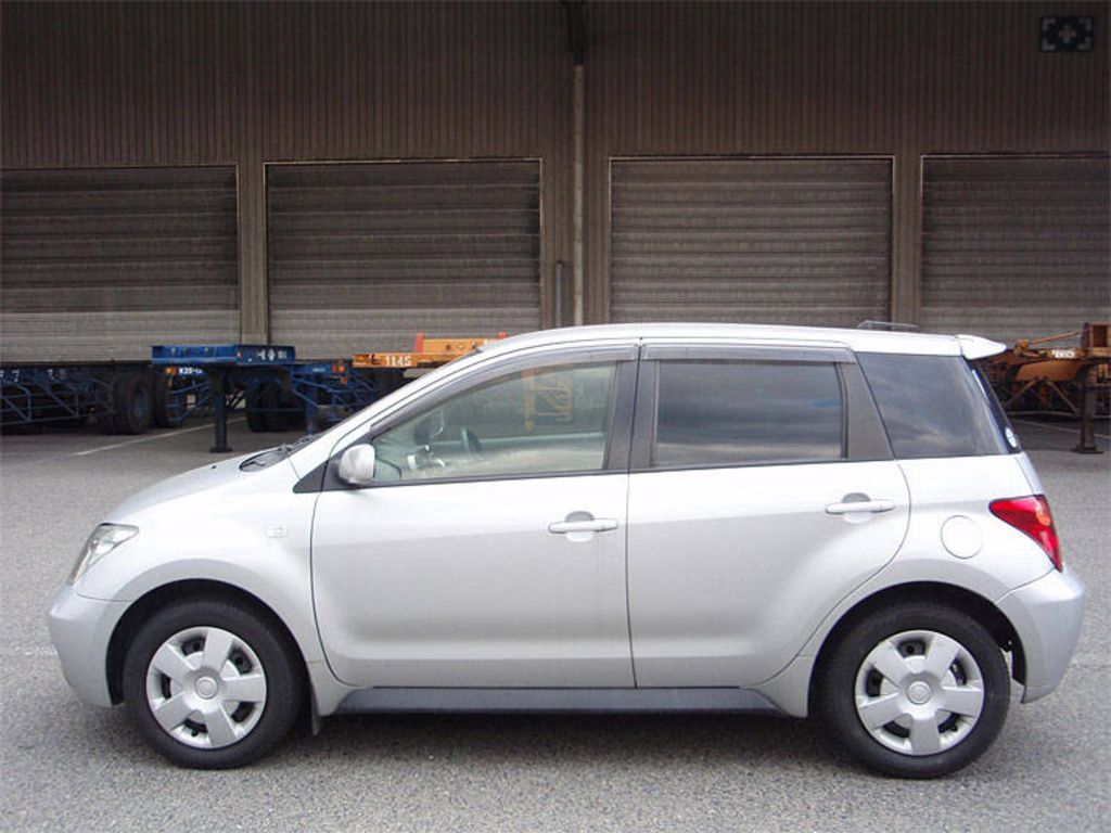 2003 Toyota ist