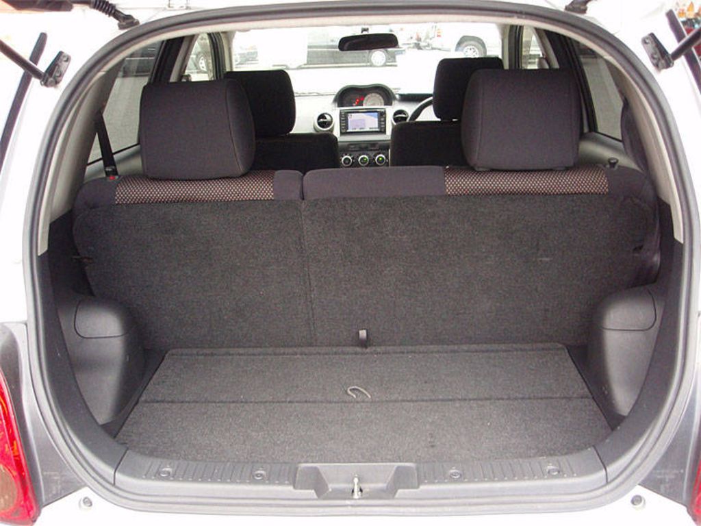 2003 Toyota ist
