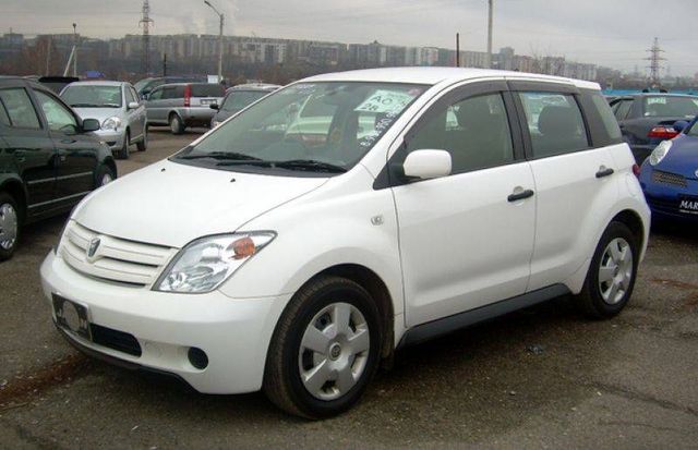 2003 Toyota ist