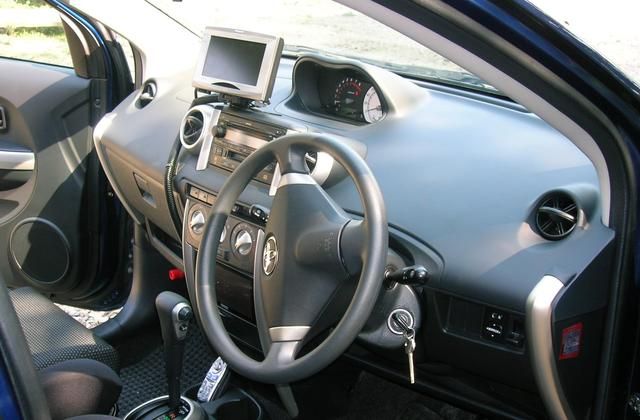 2003 Toyota ist