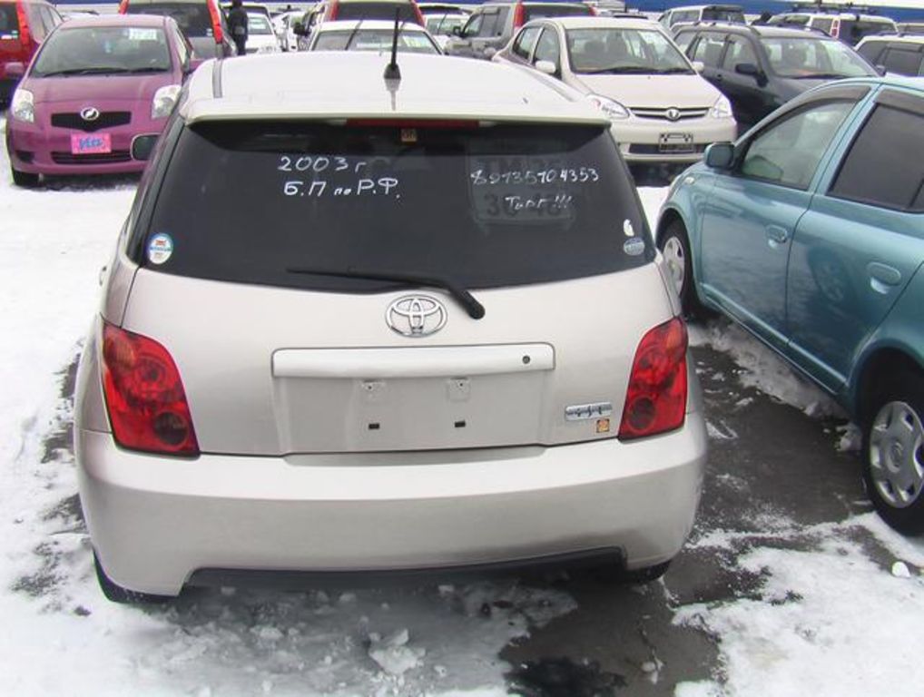 2003 Toyota ist