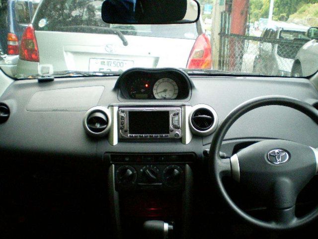 2003 Toyota ist
