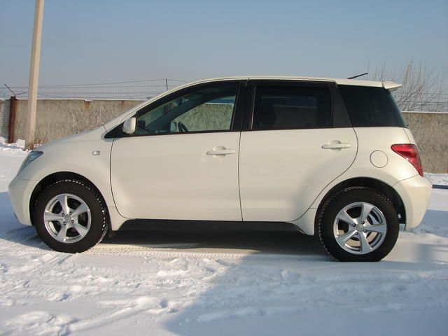 2003 Toyota ist